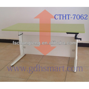 Mesa de altura ajustable manual Saint-Andre y mesa de oficina en forma de L Bondy con ajuste de altura y escritorio de altura con asa de rango Chelles